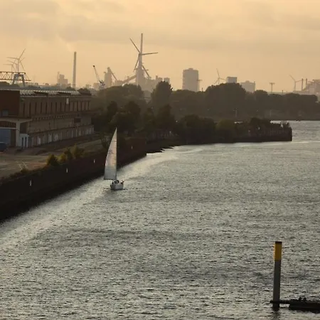 Botel Segelyacht